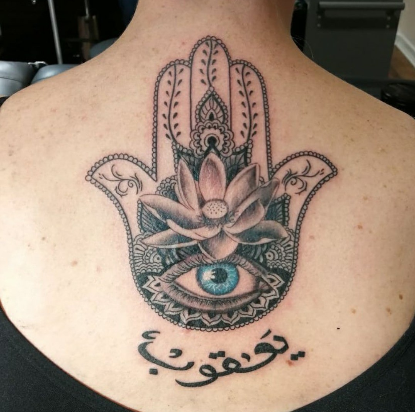 Hamsa Hand Fineline Tattoo, gestochen in meinem Studio in Düsseldorf